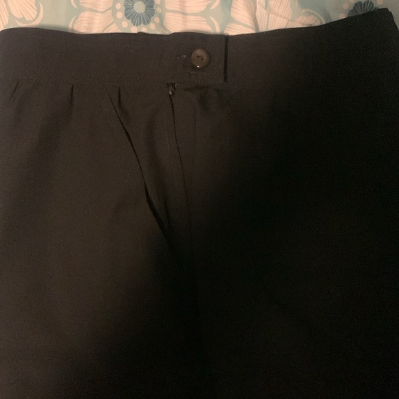 MaxMara skirt with button and zipper on side - Picture 3 of 7
